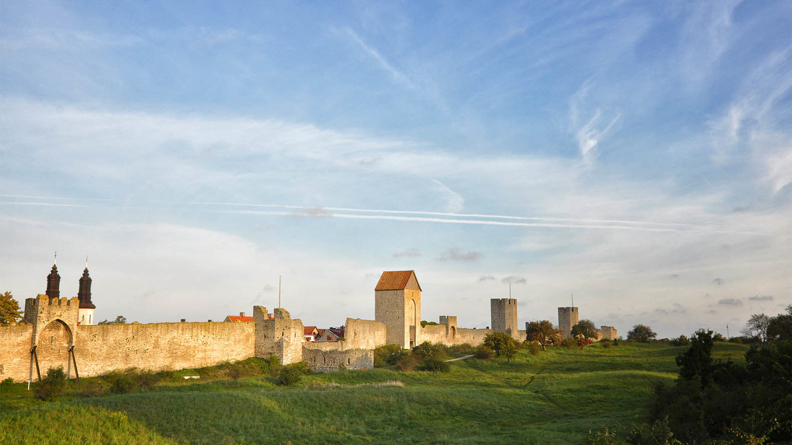 Photo of the city wall of Visby